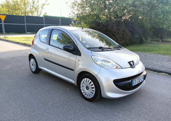 Peugeot 107 cena 7400 przebieg: 165000, rok produkcji 2006 z Kielce małe 121